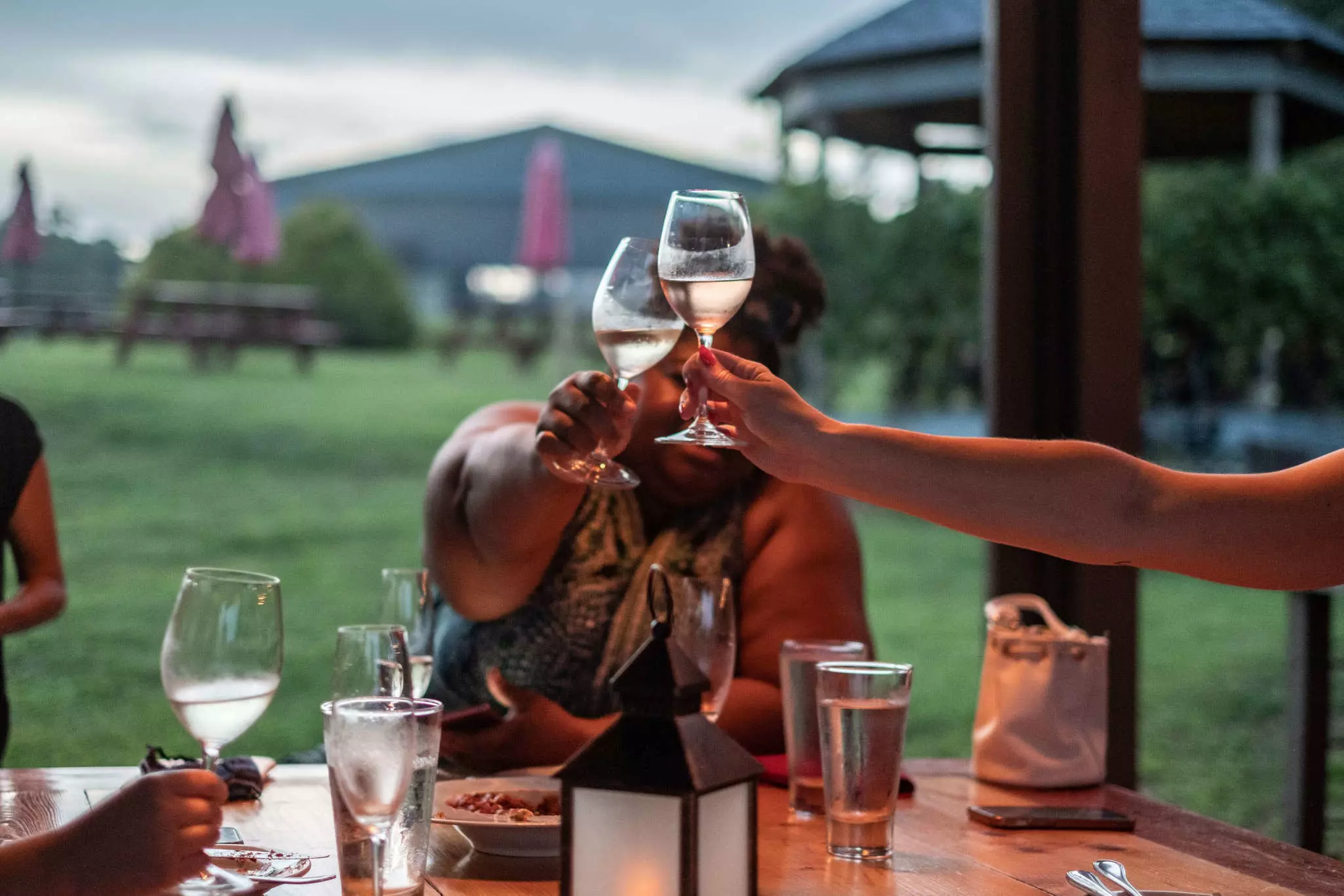 Diners raise a toast in the outdoor dining area at JOLO Winery & Vineyards