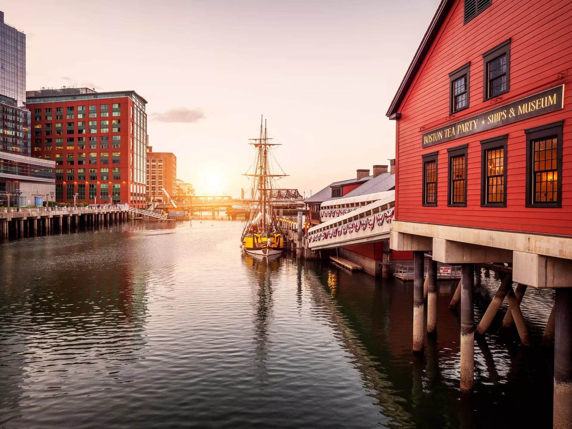 BOSTON, MA, USA - JUNE 10, 2020: Panoramic view of Boston in Massachusetts, USA at night showcasing its architecture at Boston Harbor and Financial District., License Type: media, Download Time: 2026-05-27T21:59:40.000Z, User: lonelyplanetmedia, Editorial: true, purchase_order: 65050 - Digital Destinations and Articles, job: Comp Ingestion, client: Global Publishing WIP, other: Pia Peterson