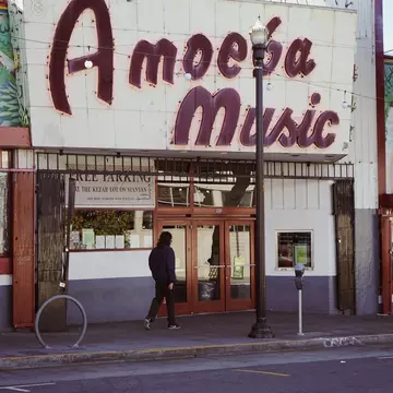 man entering amoeba music store on haight street, san francisco, california, usa, november 2022, License Type: media, Download Time: 2025-08-07T19:49:06.000Z, User: catalinaaragon, Editorial: true, purchase_order: 56530 - Guidebooks, job: Global Publishing WIP, client: San Francisco 14, other: CA