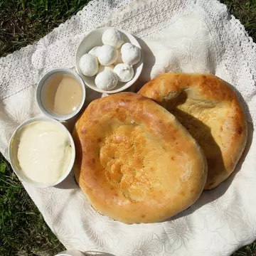 An impromtu trailside snack of non bread, kaimak (cream) and kurort (dried yoghurt balls), Murdash Valley, Alay Region