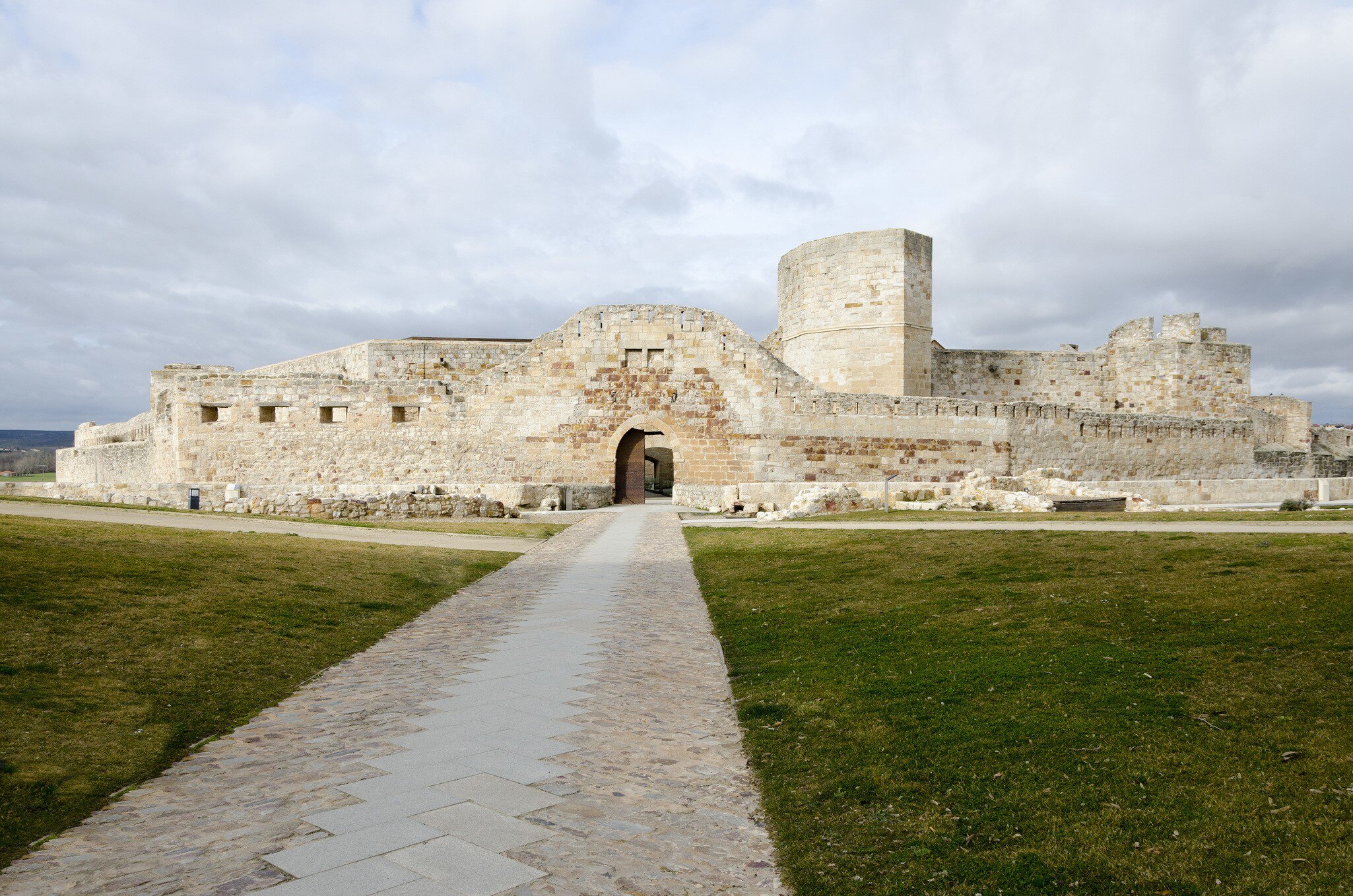 View of a path heading to the Castle in Zamora, Spain.
