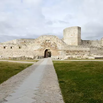 View of a path heading to the Castle in Zamora, Spain.