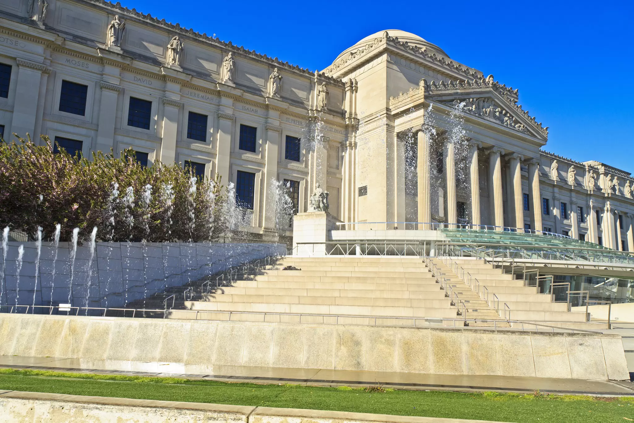 Exterior view of the Brooklyn Museum Fountain on a sunny Spring day in Brooklyn, NY.