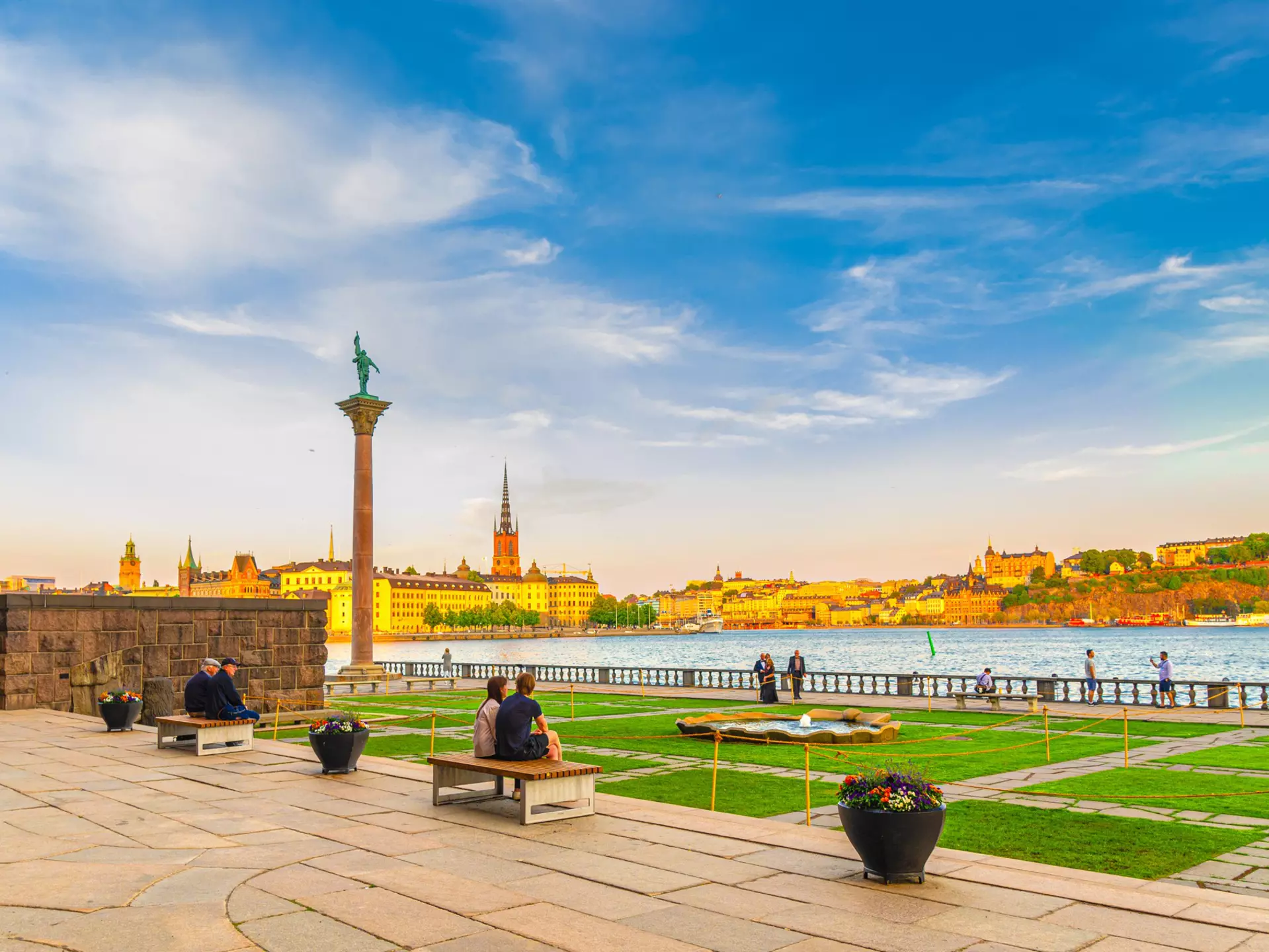 View of Monument Engelbrekt and the beautiful gardens of Stadshusparken,
1289111279
engelbrekt, stadshusparken, stadshuset, stockholm