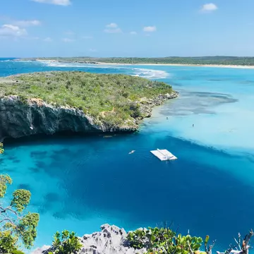 Dean's Blue Hole. Lora B/Shutterstock