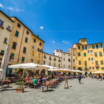 Dining on Piazza dell'Anfiteatro in Lucca, Tuscany. Paradise at risk/Shutterstock