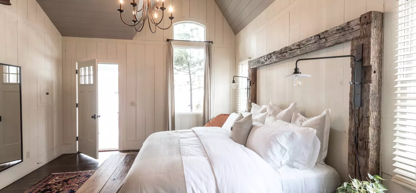 Handout images from Cedar Lakes Estate in New York
For "The best hotels for seeing fall foliage"
Credit:* Cedar Lakes Estate

*Acacia Gabriel has obtained image credits for this one