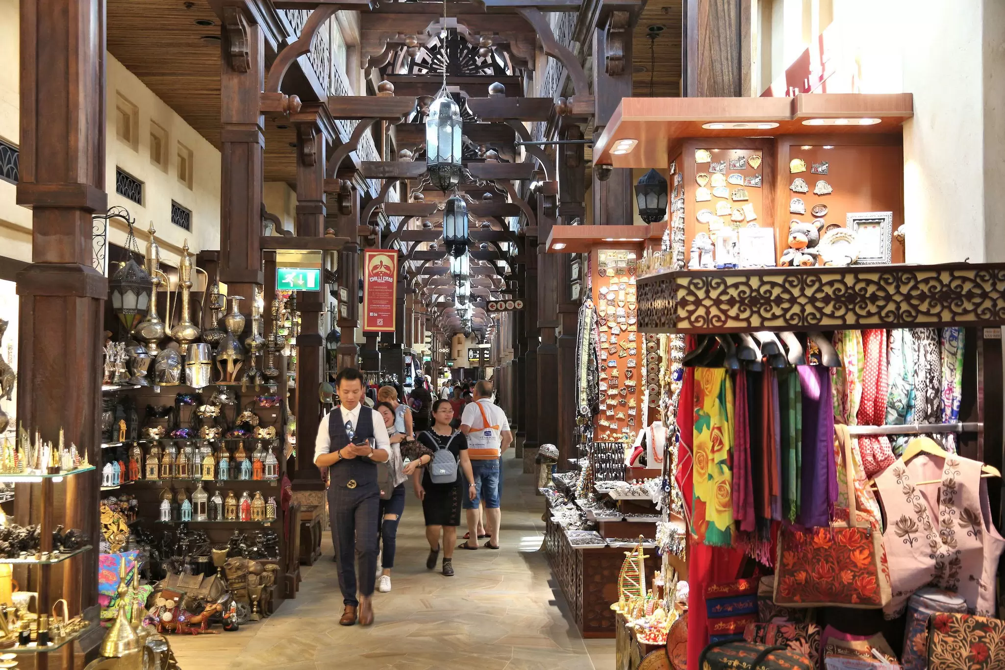 People shopping at Souk Madinat Jumeirah in Dubai