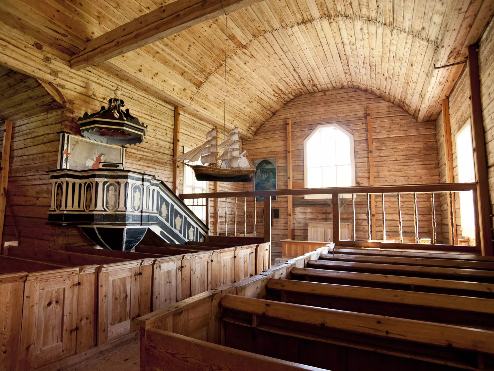 Timber-clad interior pathway of the Theodore Roosevelt Library