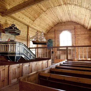 Timber-clad interior pathway of the Theodore Roosevelt Library