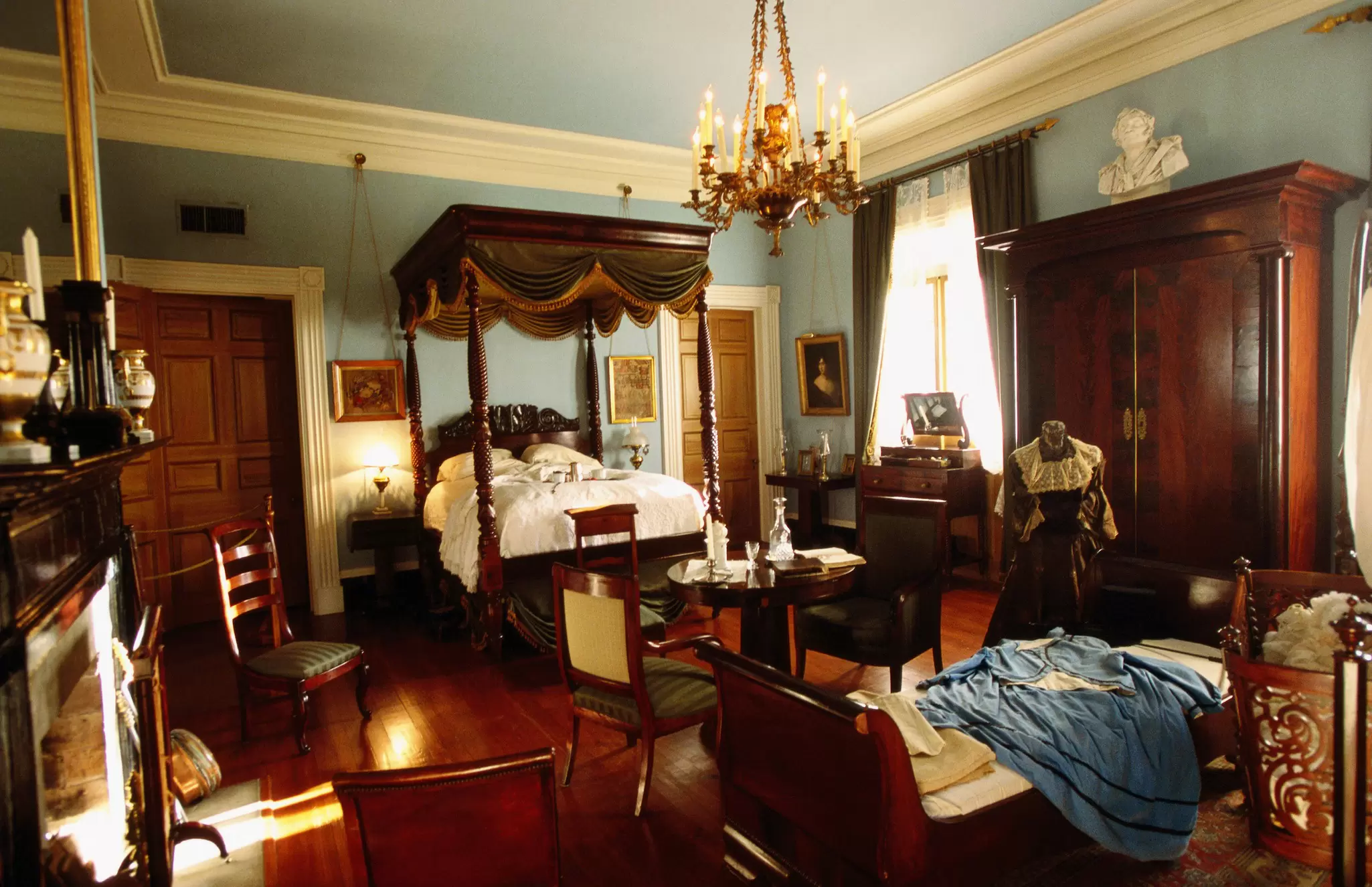 Bedroom in Oak Alley Plantation in Mississippi River Valley.