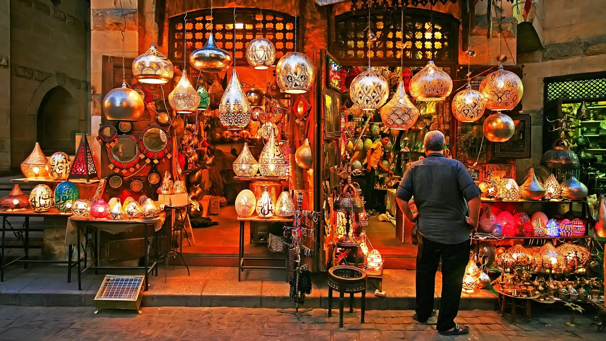 These tips on health, safety and etiquette can help you make the most out of your visit to Cairo © Eric Valenne geostory / Shutterstock