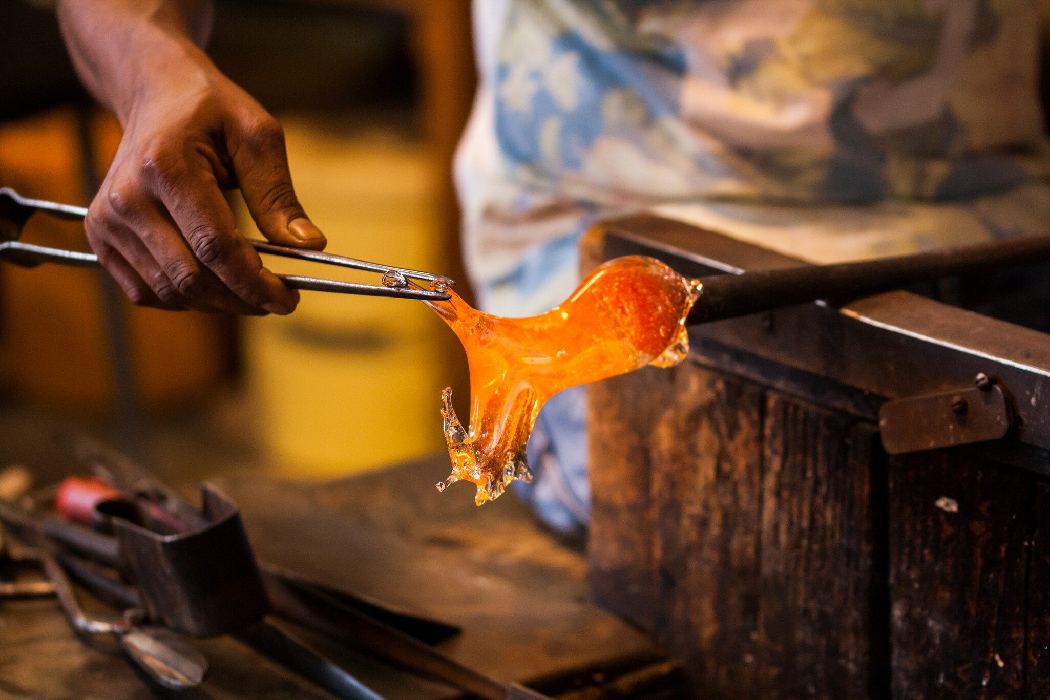 Stages of the artisanal processing of Murano glass
