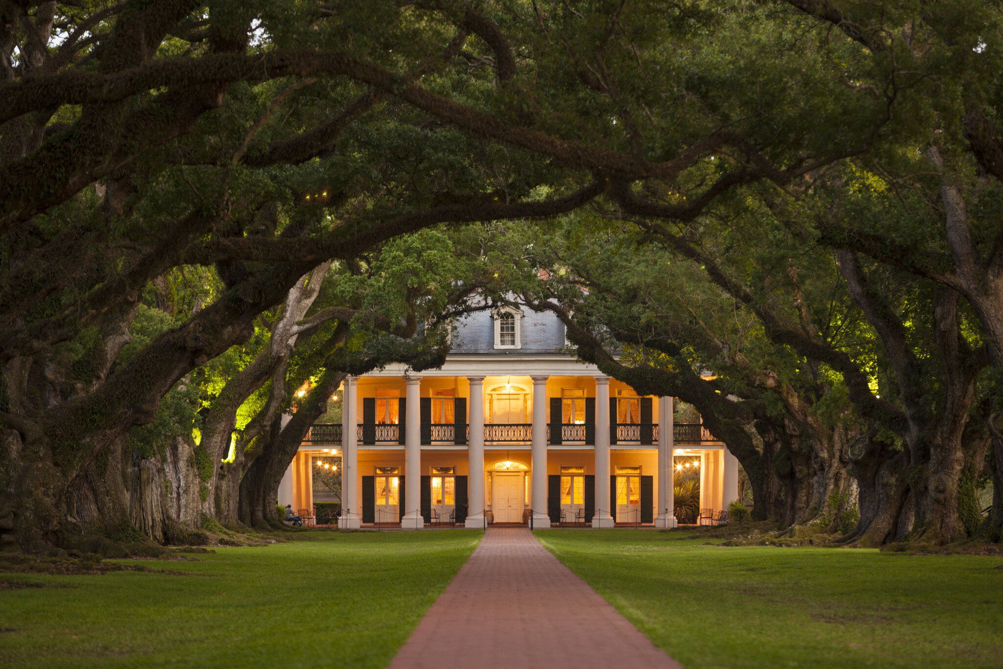 Exterior of 19th century plantation house at Oak Alley Plantation.
