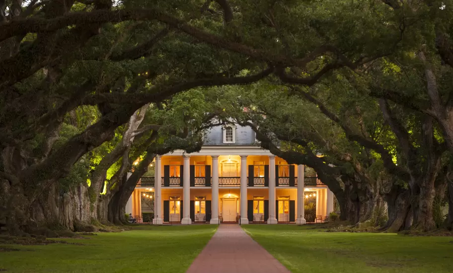 Exterior of 19th century plantation house at Oak Alley Plantation.
