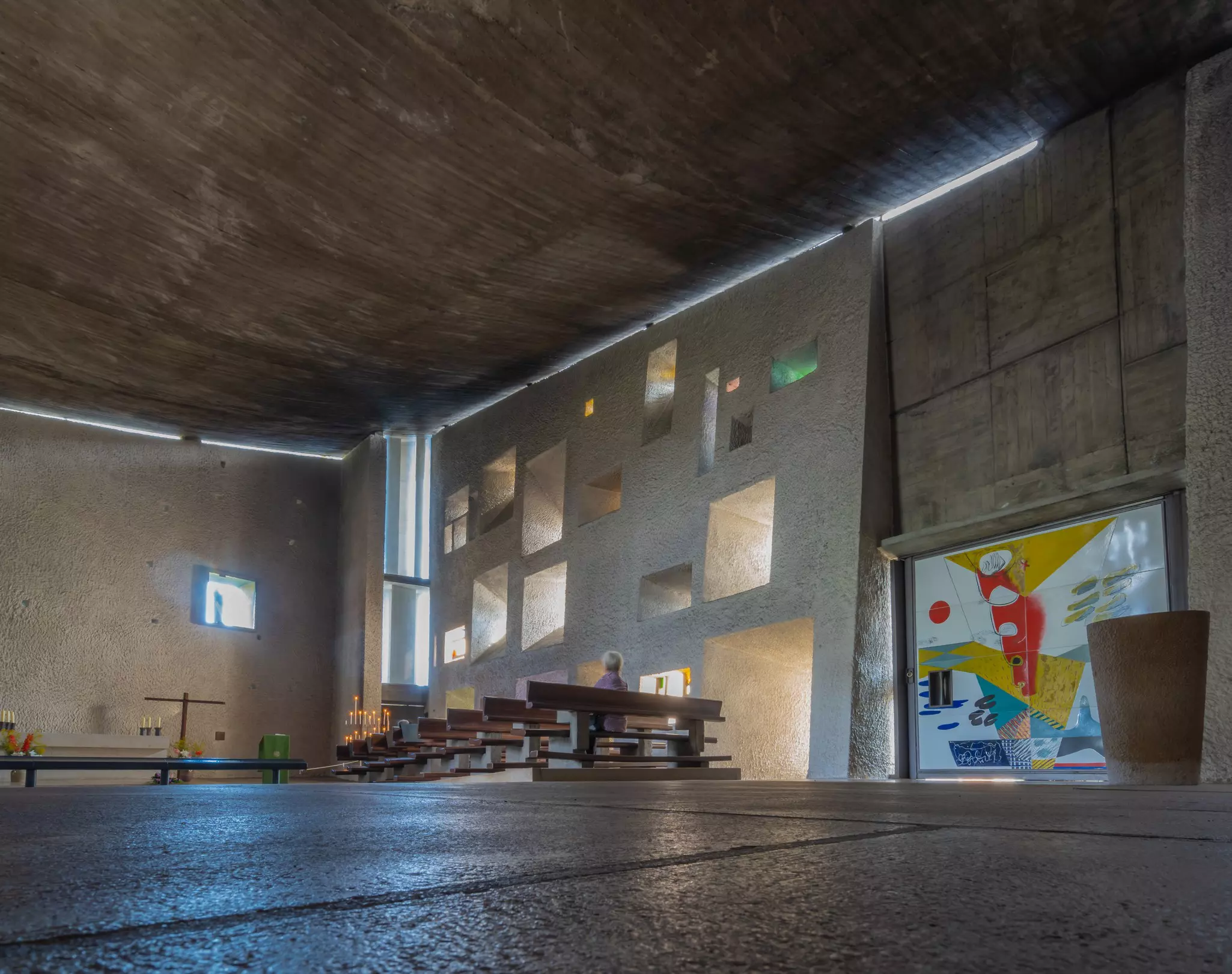 The interior of Le Corbusier’s masterpiece draws hearts and minds upward © Franck Legros / Shutterstock