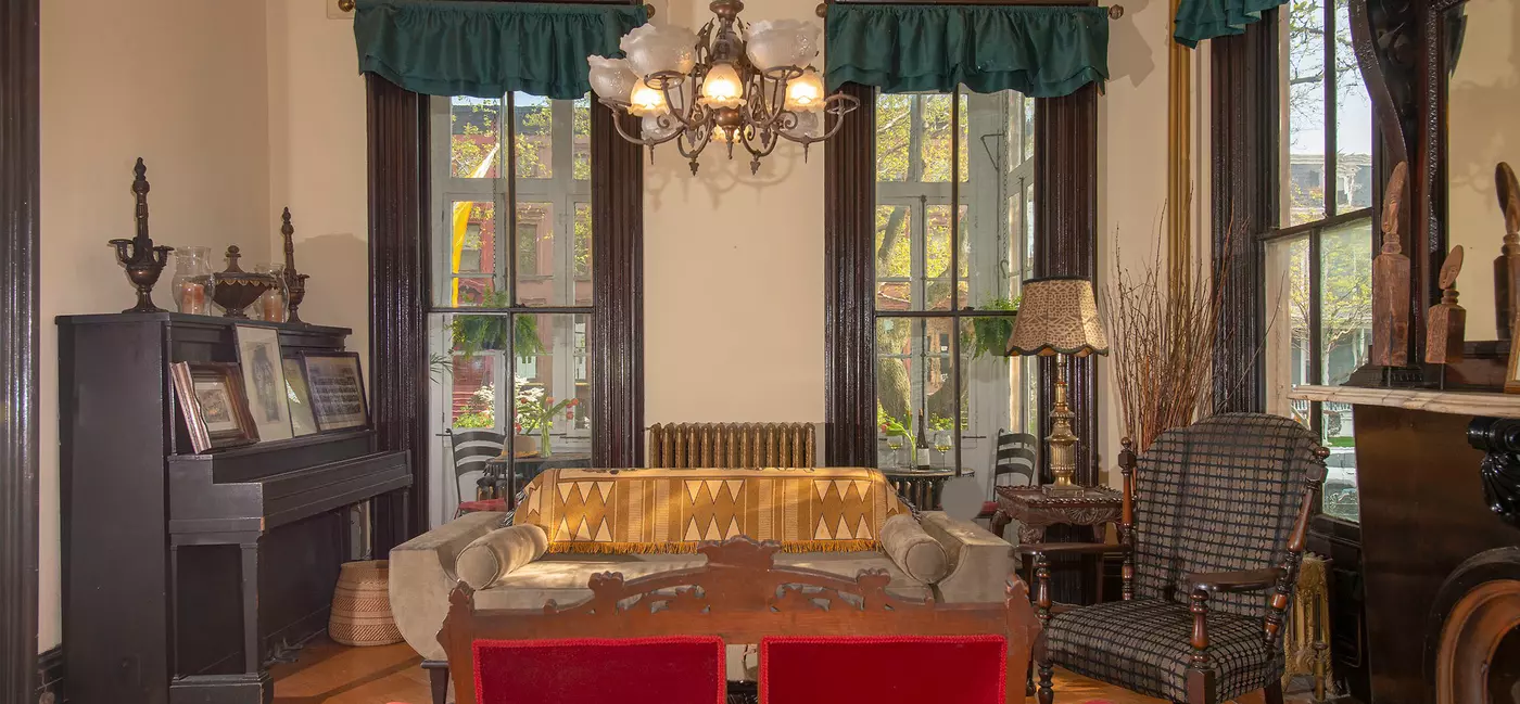 Living Room at Akwaaba Mansion. Brooklyn, NY
Courtesy images from Akwaaba Mansion in Brooklyn
To be used in "The best budget-friendly hotels in NYC" article
Descriptions in file names