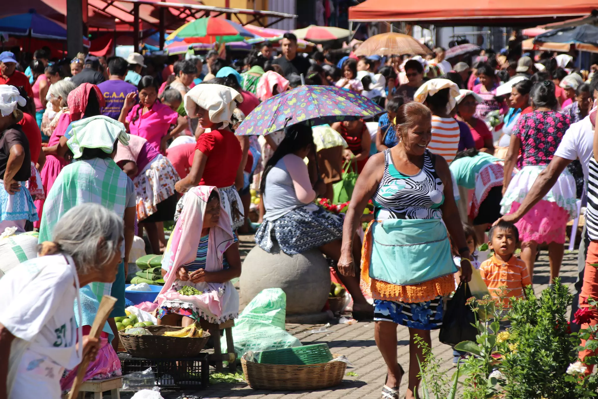 Learning some basic Spanish will go a long way in El Salvador, especially at local markets © Omri Eliyahu / Shutterstock