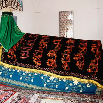 Gul Baba Tomb, Vizivaros.