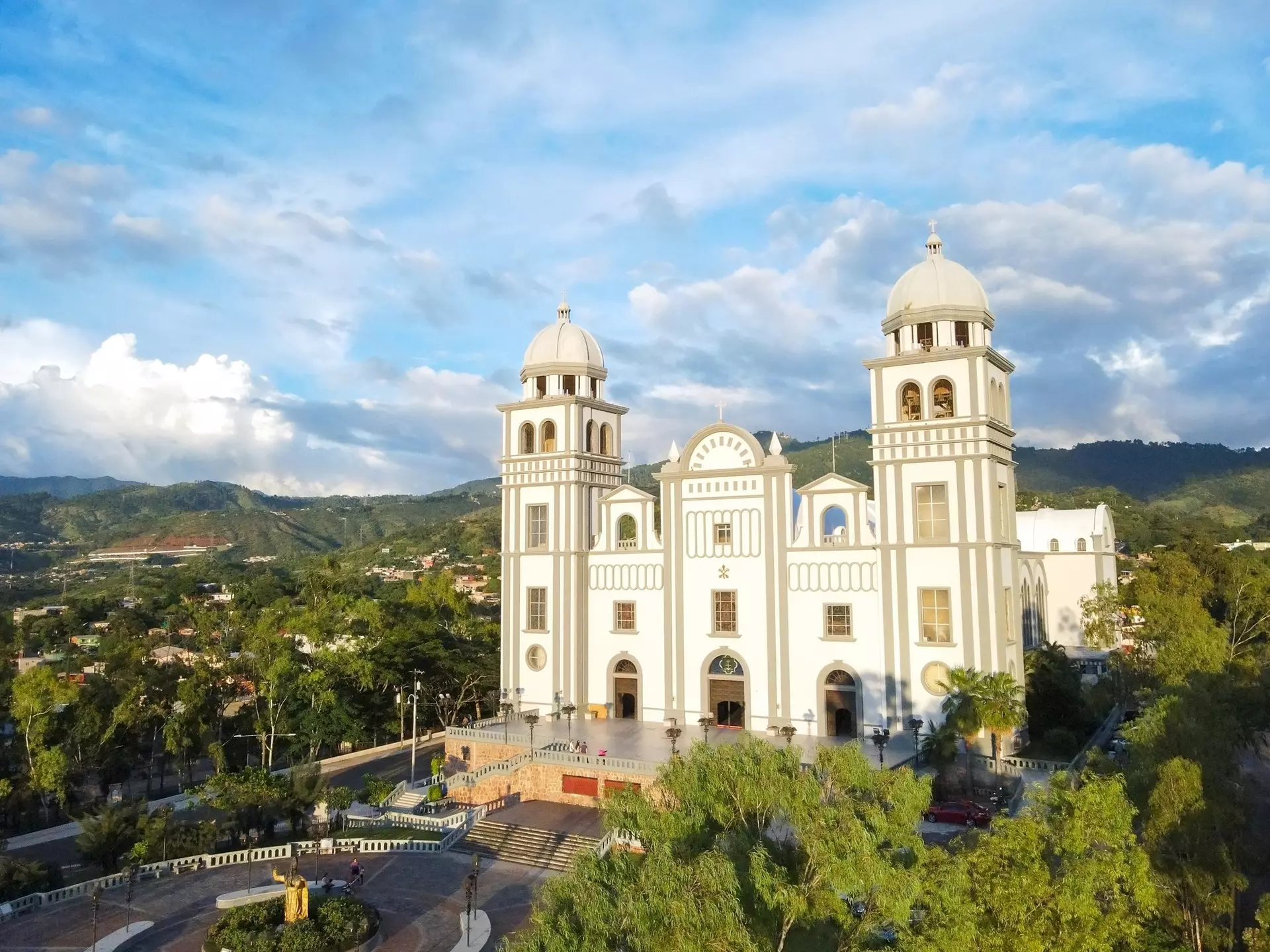 The highly revered Basílica de Suyapa in Tegucigalpa. Vivid imagery/Shutterstock