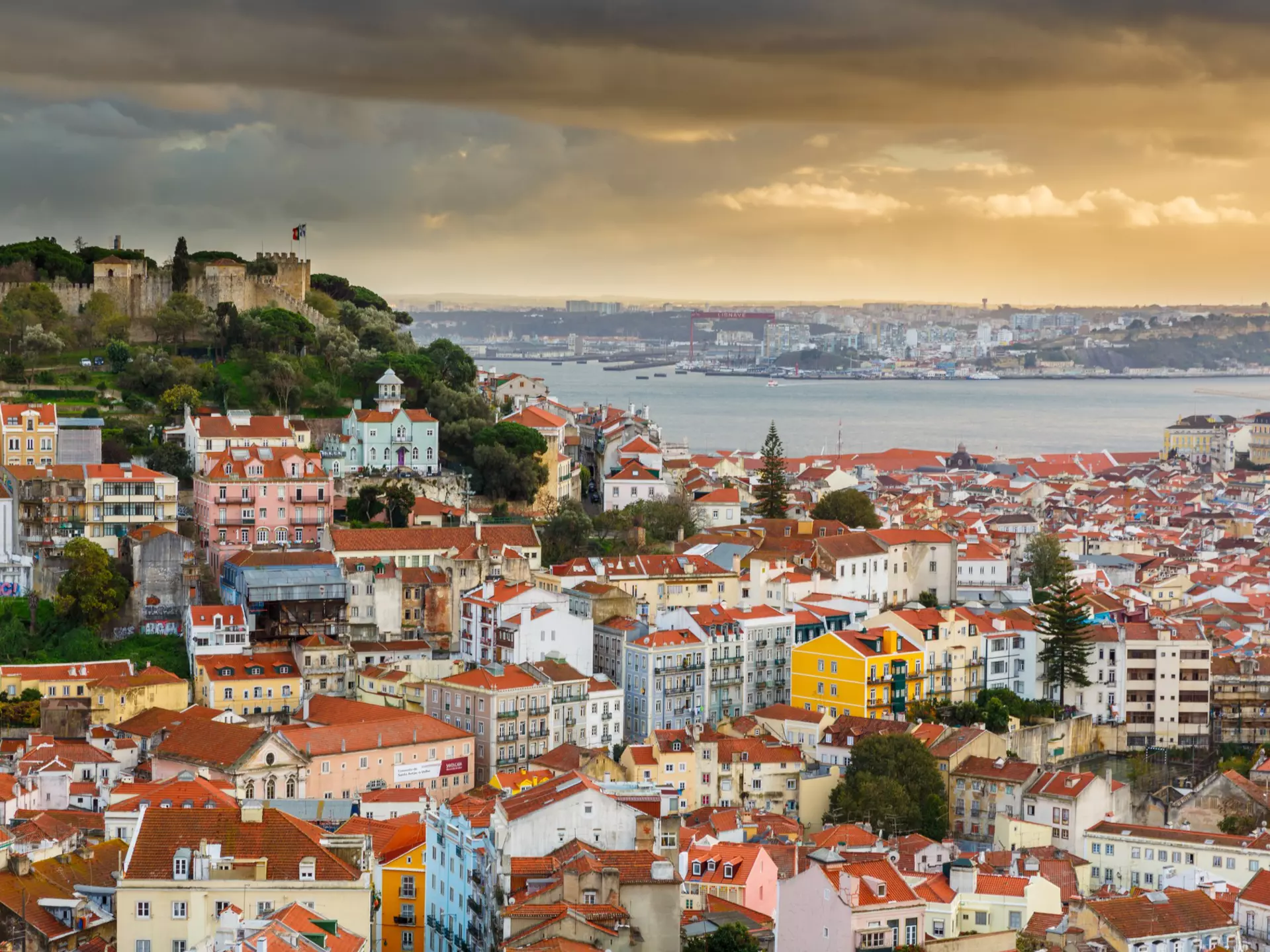 Lisbon is situated on the northern banks of the Tagus River, the longest river on the Iberian Peninsula.
599705349