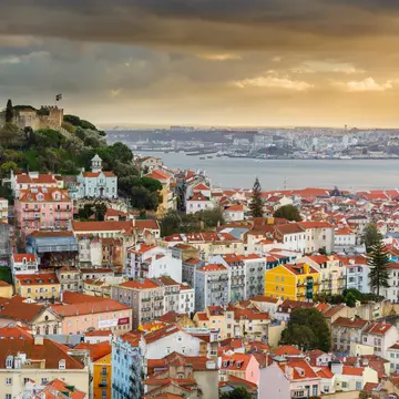 Lisbon is situated on the northern banks of the Tagus River, the longest river on the Iberian Peninsula.
599705349
