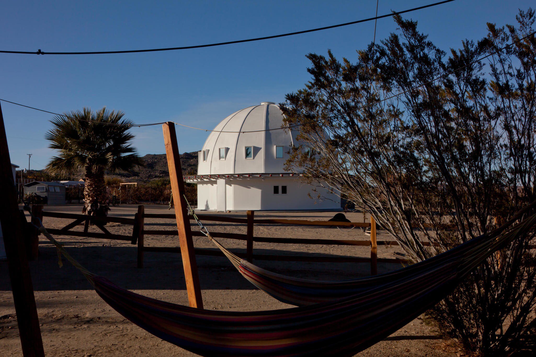 R68FK4 Integratron at Landers, CA
R68FK4
integratron, integraton, landers, california, california, sound, bath, tourist, hippie, daytime, destination, hammocks
**RIGHTS MANGED** uploaded for use on the LP app -- Integratron at Landers, CA