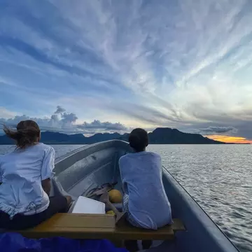 Sailing into the sunset. Jessica Lockhart for Lonely Planet