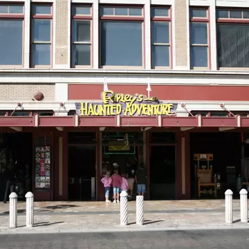 AK311J exterior of Ripley's Haunted Adventure San Antonio  Texas  November 2007

Ripley's Alamo Plaza Attractions
