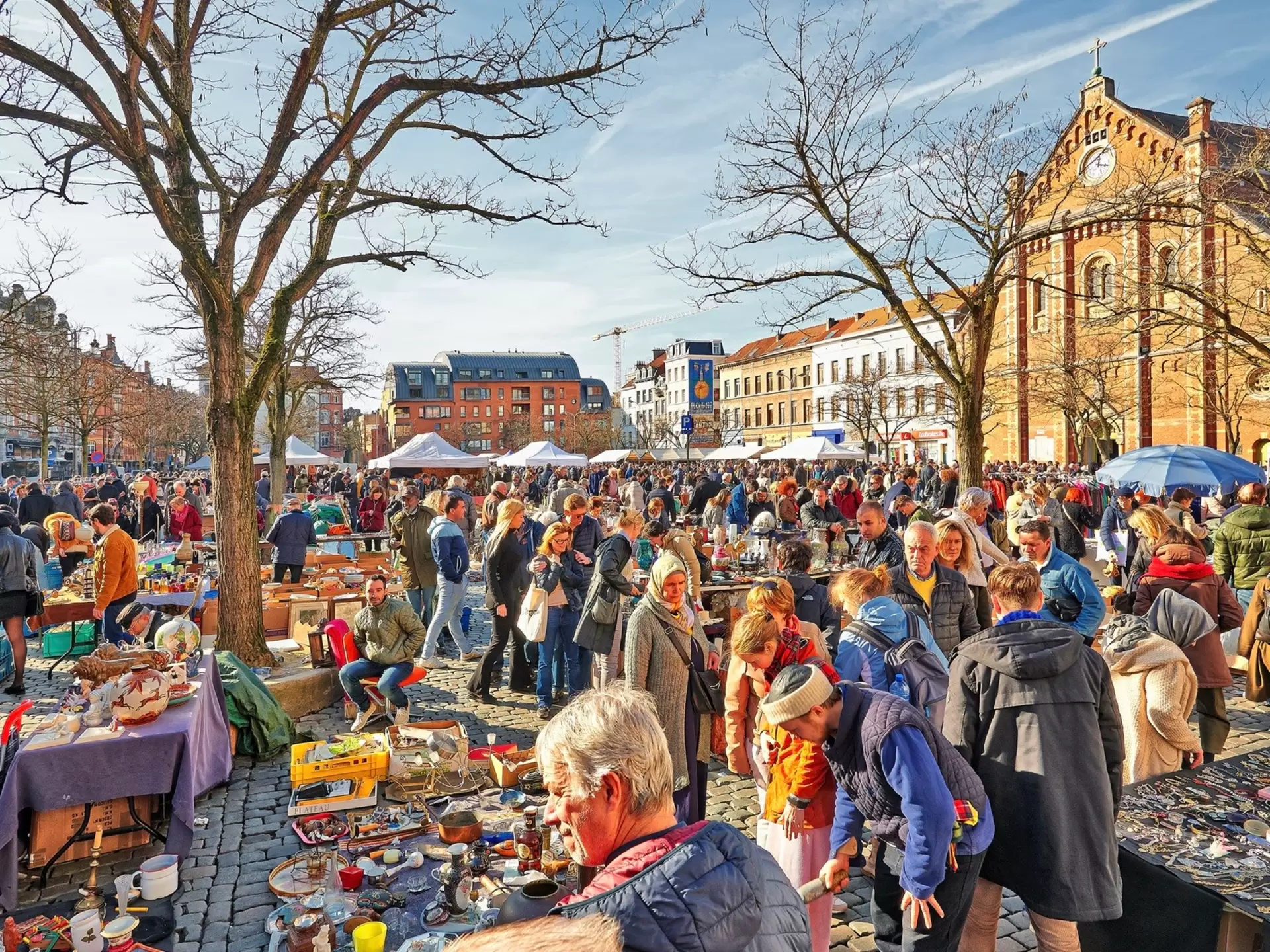 Marché aux puces animé à Bruxelles