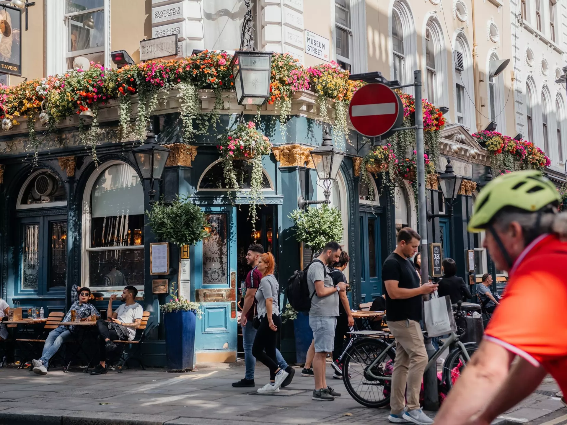 Museum Tavern, a Lively London Pub with Floral Decorations