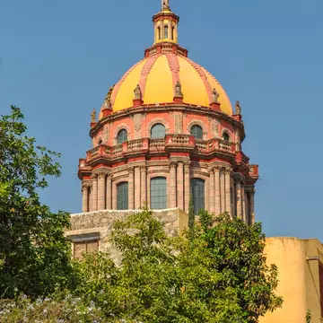 View of the colorful dome of the Templo de la Concepción in San Miguel De Allende, Mexico.