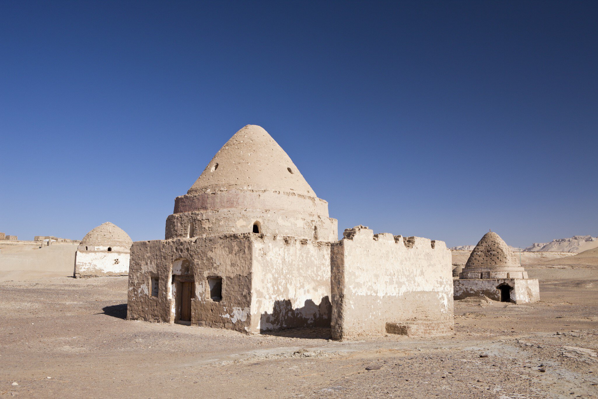 (GERMANY OUT) Tombs at El Qasr in Dakhla Oasis, Libyan Desert, Egypt  (Photo by Reinhard Dirscherl/ullstein bild via Getty Images)