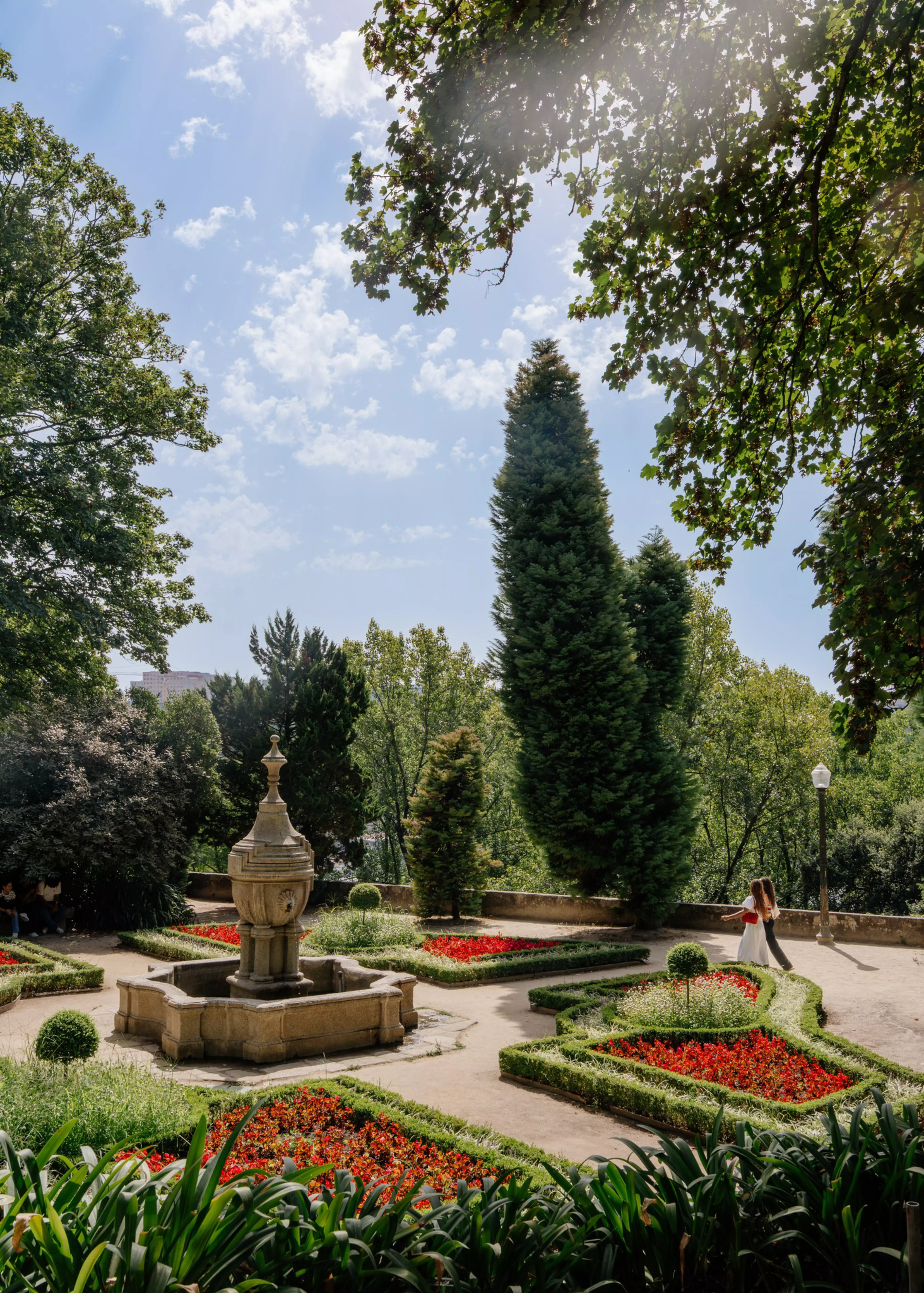 The gardens at Jardins do Palácio de Cristal.