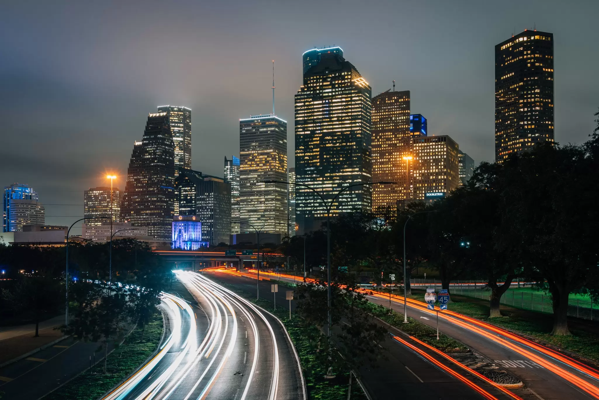 Traffic on Houston's Allen Parkway. Jon Bilous/Shutterstock