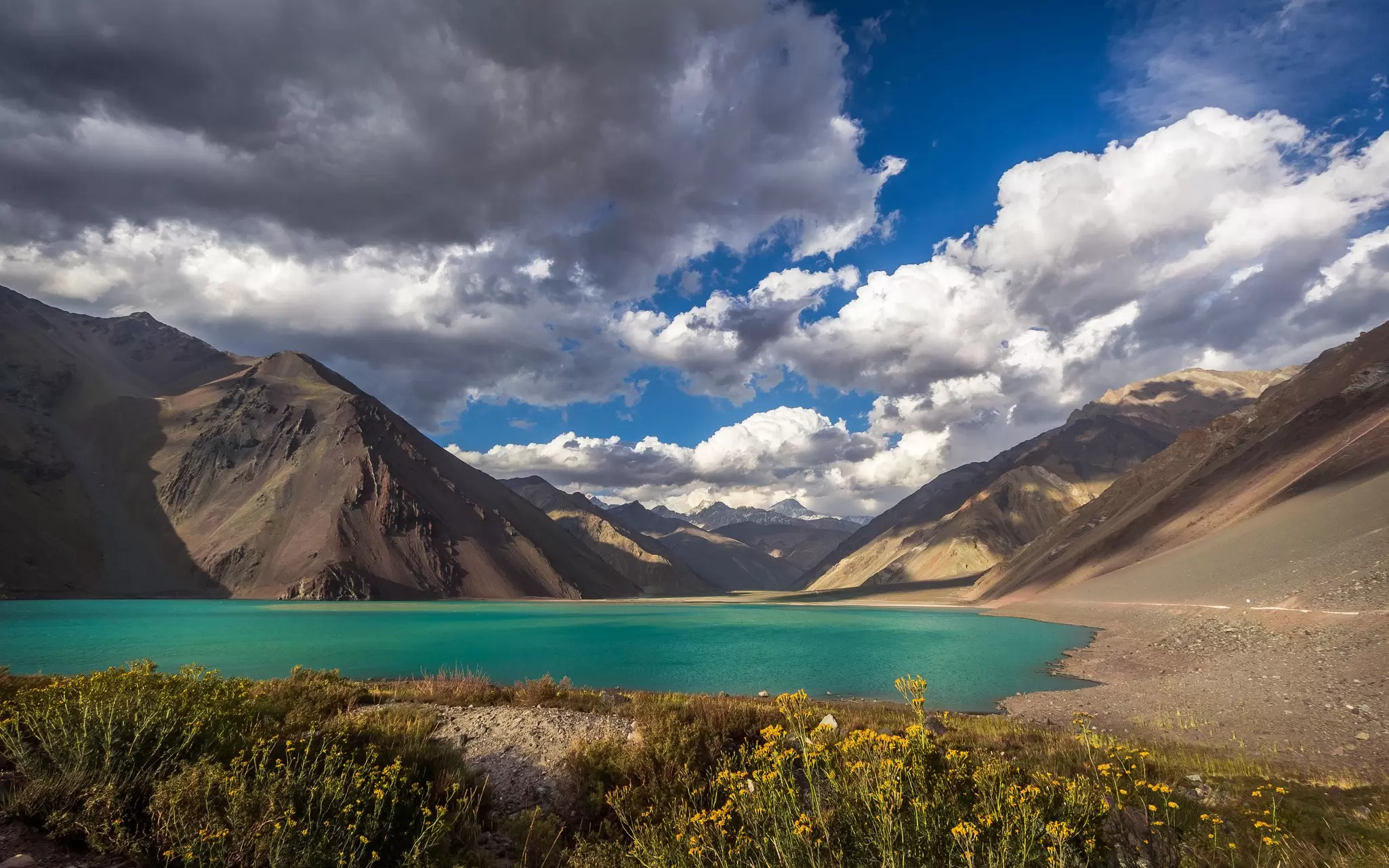 Embalse el Yeso offers incredible views sure to amaze kids and adults alike. Marcelo Freire Photography / Getty Images
