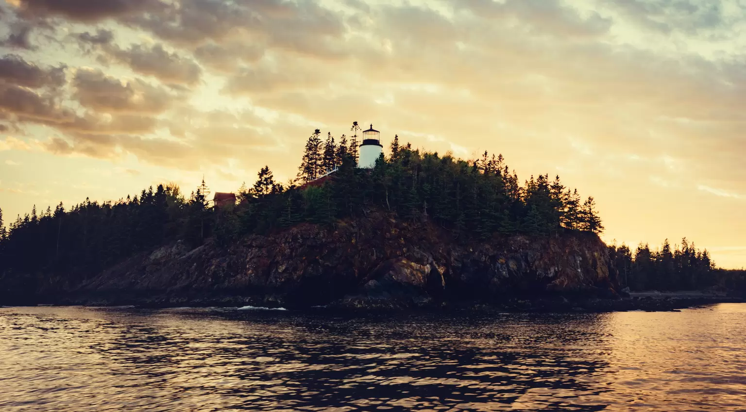 Rockland, Maine — October 2025
Sunset sail with Bufflehead Sailing Charters. Views of the harbor and Owls Head Lighthouse.