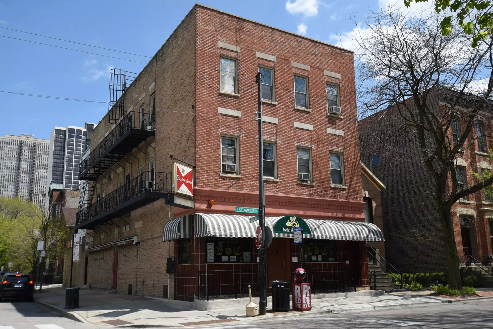 The exterior of the Twin Anchors restaurant in Chicago, a favorite eatery of Frank Sinatra.