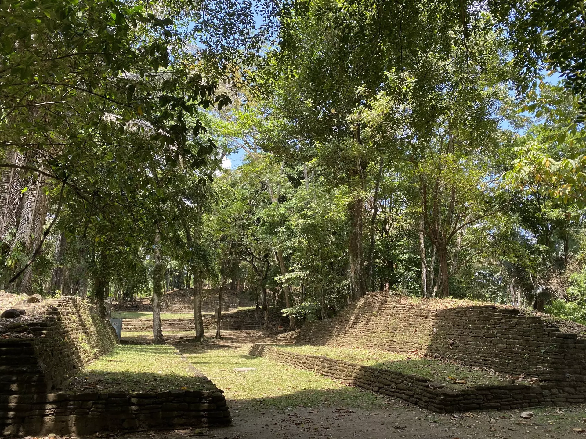 An elevated freight line passes alongside Penn Park © Maya Stanton/ Lonely Planet