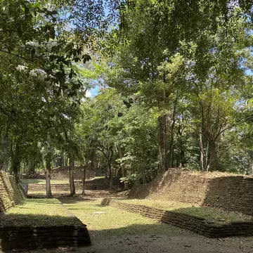 An elevated freight line passes alongside Penn Park © Maya Stanton/ Lonely Planet