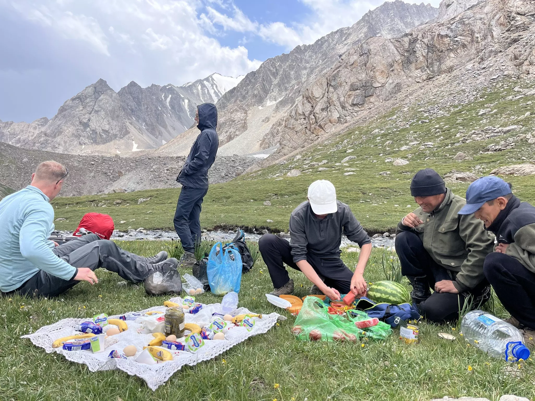 A mid-trek picnic lunch in the Alay Mountains