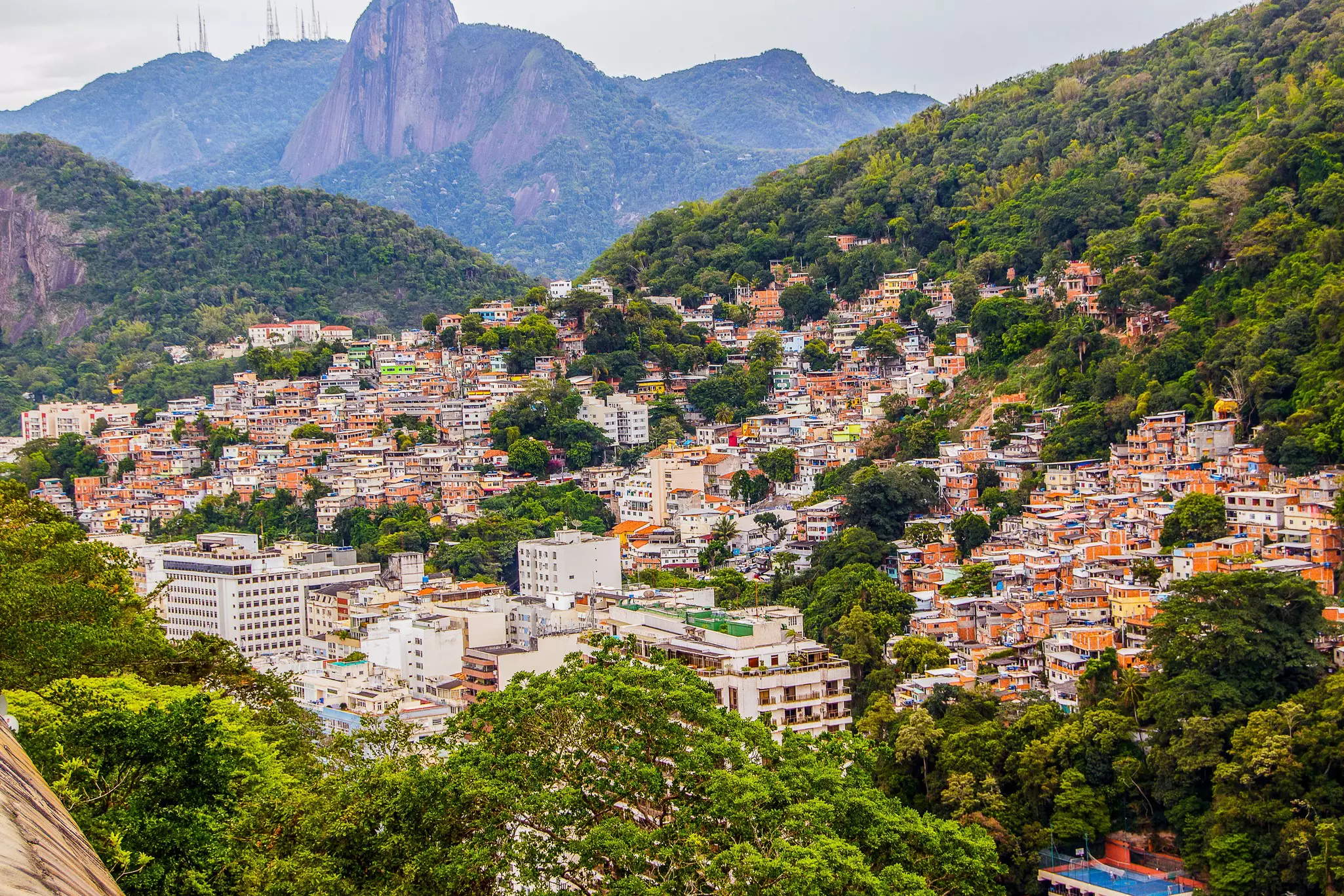 Morro da Babilônia is blessed with ocean views and rainforest hiking © Bruno Martins Imagens / Shutterstock