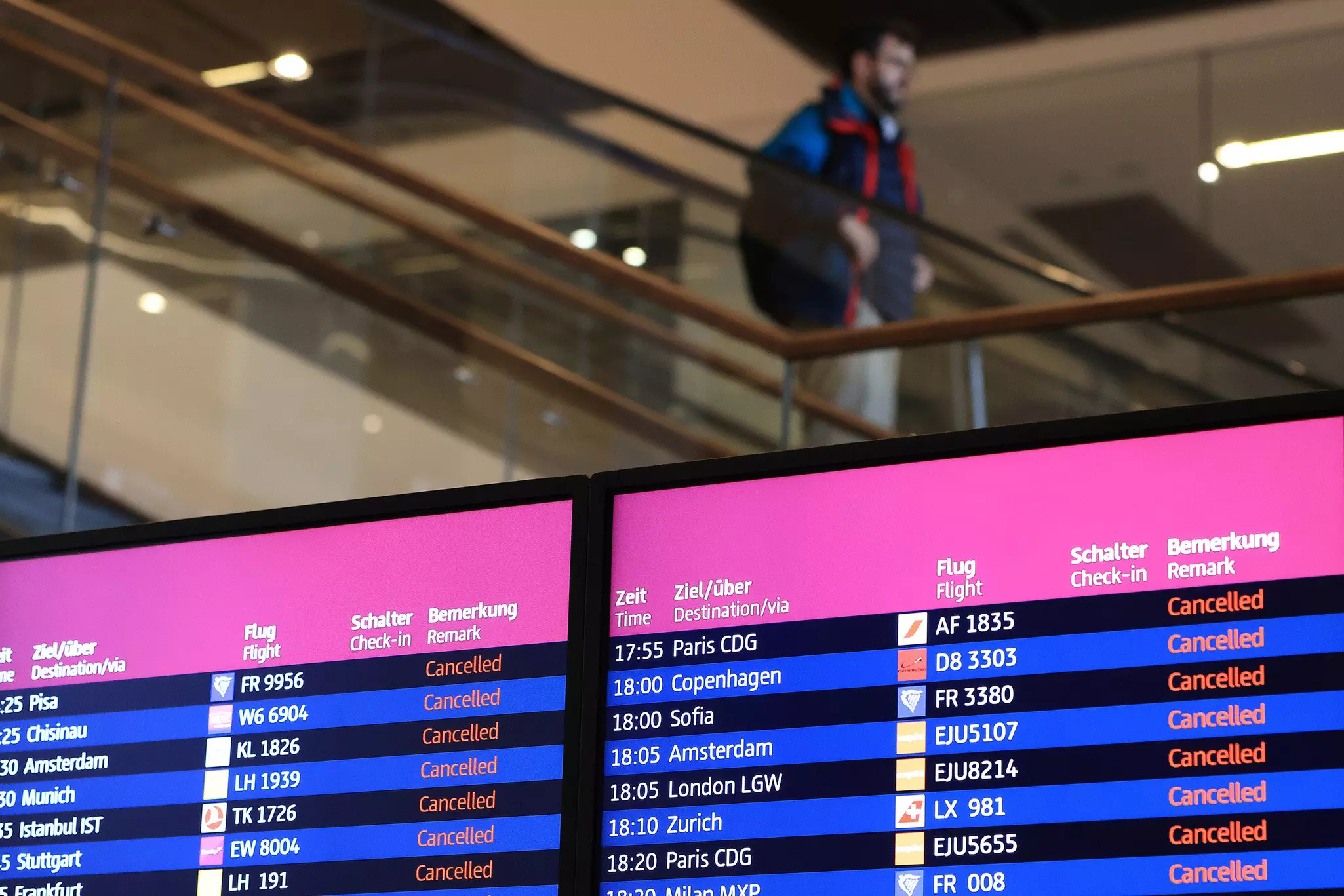 Flight information boards display cancelled flights, during a strike by ground services employees, at Terminal 1 of Berlin Brandenburg Airport in Berlin, Germany, on Monday, March 13, 2023. © Krisztian Bocsi / Bloomberg / Getty Images