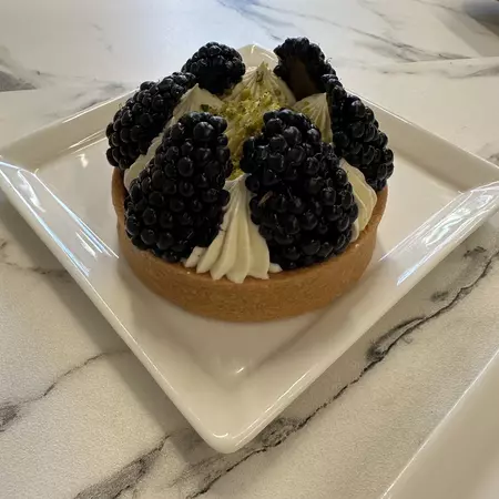 A berry tart at Sunshine Spice Cafe