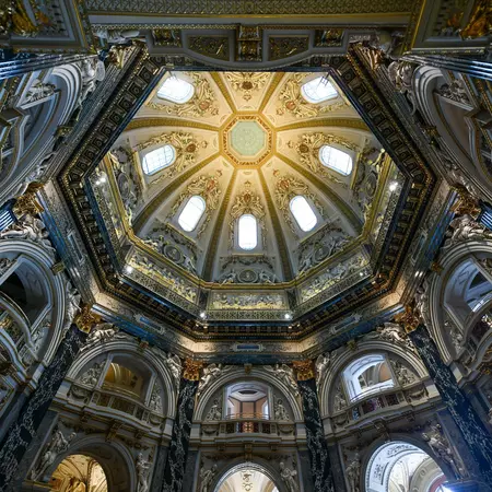 An elaborate rotunda in a museum in Vienna.