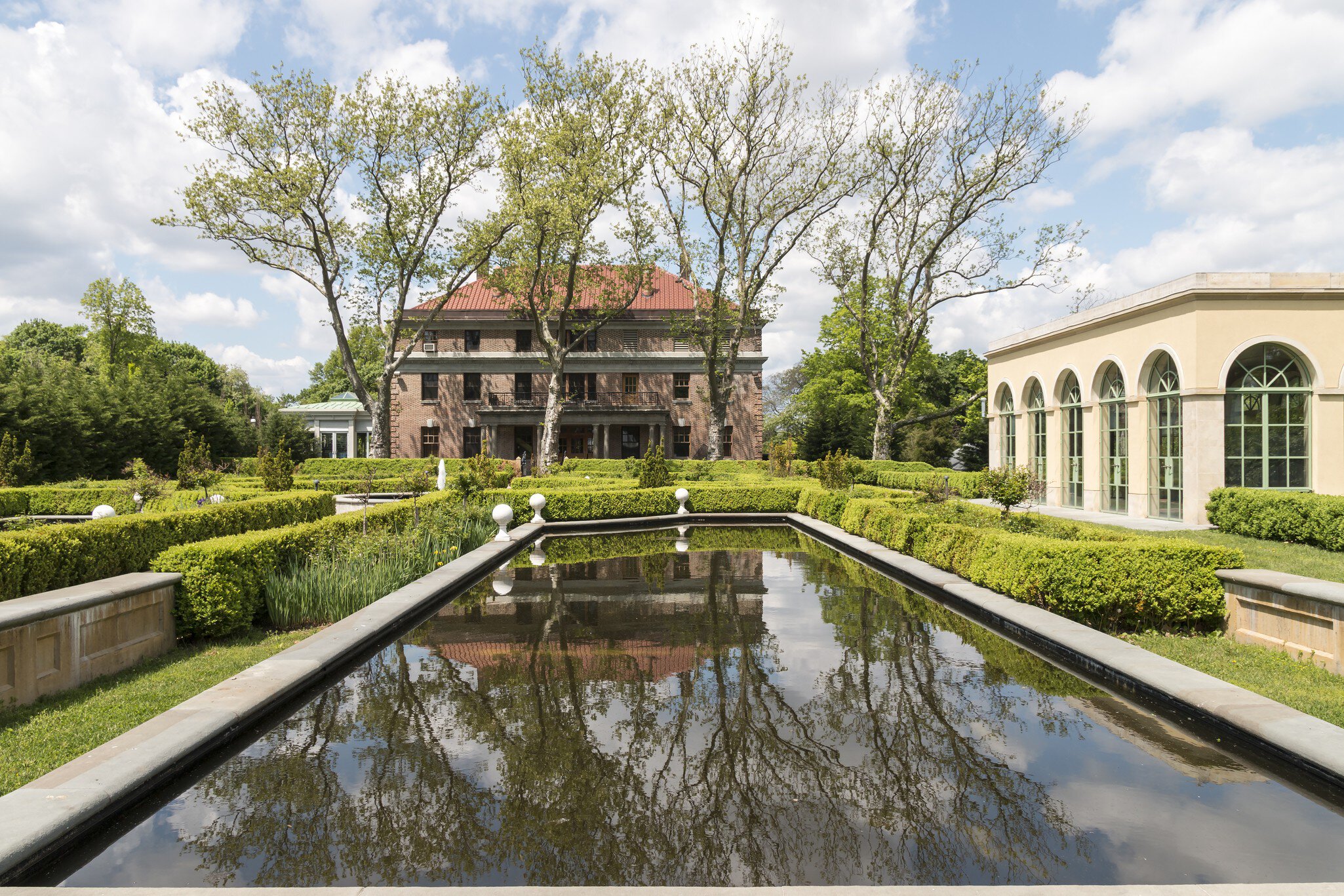 One of 14 garden areas at Snug Harbor Cultural Center & Botanical Garden is the Tuscan Garden © sangaku / Getty Images