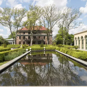 One of 14 garden areas at Snug Harbor Cultural Center & Botanical Garden is the Tuscan Garden © sangaku / Getty Images