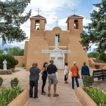 GettyImages-1372418277.jpg
Tourists standing in front of San Francisco de Asis Mission