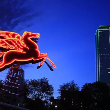2016: The Pegasus built in 1934 and seen on top of the Magnolia Building was taken down in 1999. Now it has been restored and placed in front of the Omni Hotel.