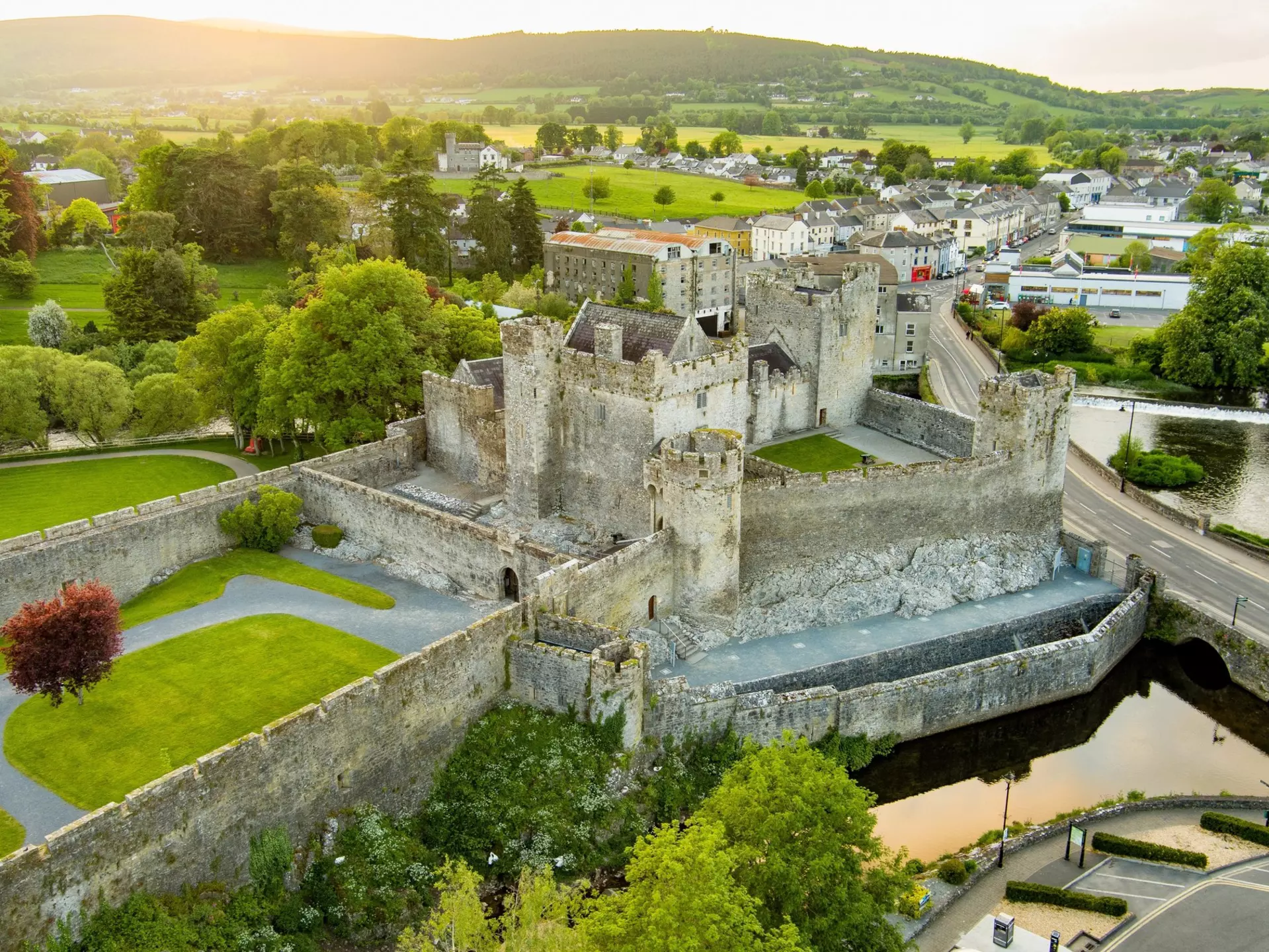 Cahir Castle, one of Ireland's most prominent and best-preserved medieval castles, situated on a rocky island on the River Suir, county Tipperary, Ireland.